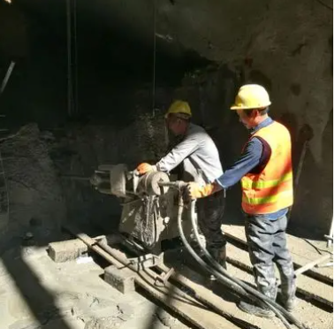 华蓥水下抗分散灌浆料特点 水下不分散注浆料介绍